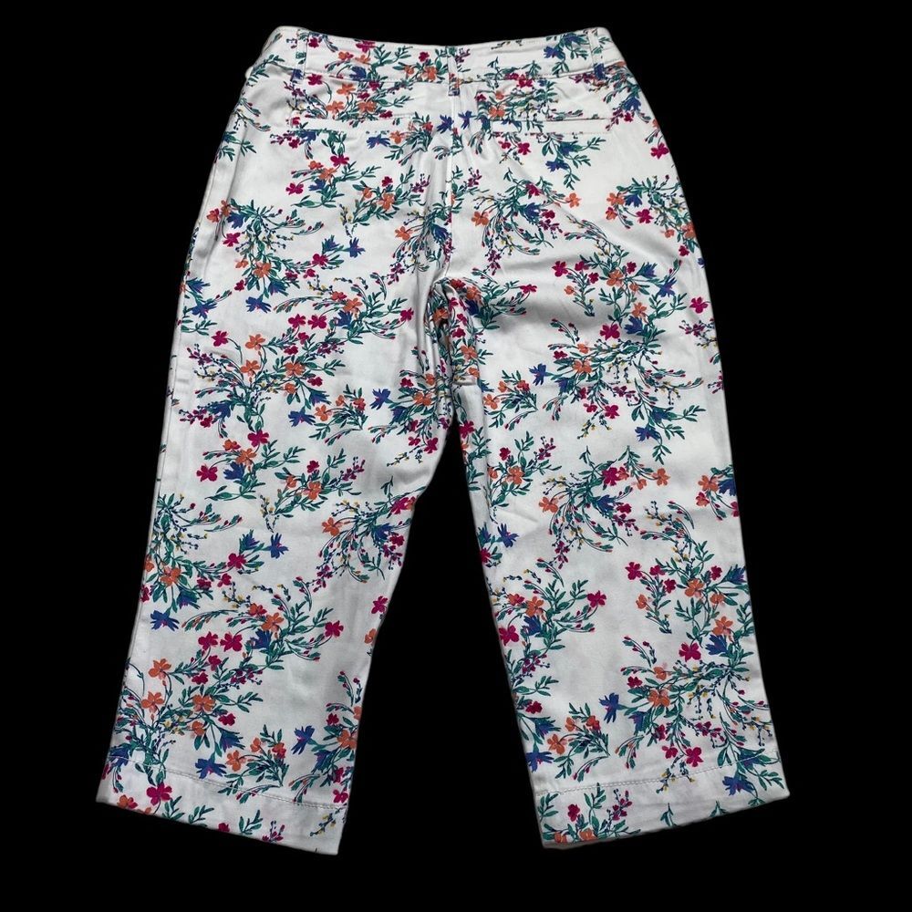 NWT St. John’s Bay Secretly Slender Mid Rise White Floral Capri Pants Sz 6 - Picture 3 of 12